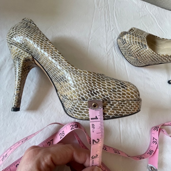 Stuart Weitzman JUST SO Beige Snakeskin Peep Toe Platform Stiletto Pumps Sz 8 M - Picture 9 of 16